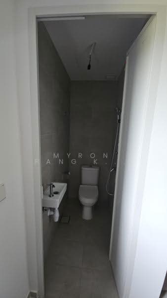 Hillock Green, 22-28 Lentor Central, Mandai / Upper Thomson, 3 Bedrooms, 1,023 sqft, Condominium For Rent, by Myron Pang Kian Hann, 500290290 - 3rd Toilet - PropertyGuru.com.sg