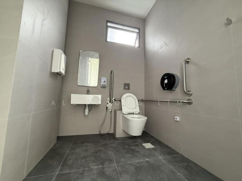 Space 18, 18 Lorong Ampas, Balestier / Toa Payoh, 1,765 sqft, Light Industrial (B1) For Rent, by Aloysious Lim, 500290313 - Bathroom - CommercialGuru.com.sg