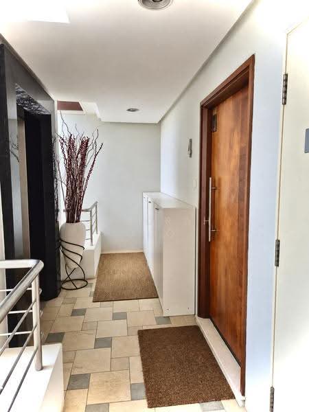 East Palm, 1 Palm Road, East Coast / Marine Parade, 3 Bedrooms, 2,390 sqft, Condominium For Rent, by Deborah Guo, 500290319 - Entrance - PropertyGuru.com.sg