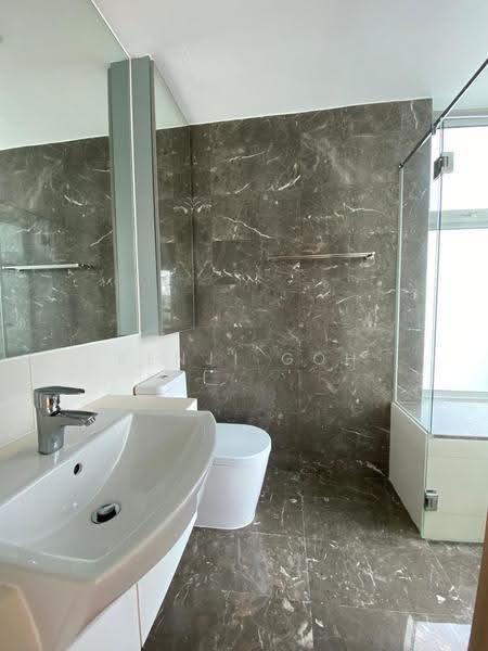 Caspian, 50 Lakeside Drive, Boon Lay / Jurong / Tuas, 3 Bedrooms, 1,001 sqft, Condominium For Sale, by Kenji Goh, 500290328 - Bathroom - PropertyGuru.com.sg
