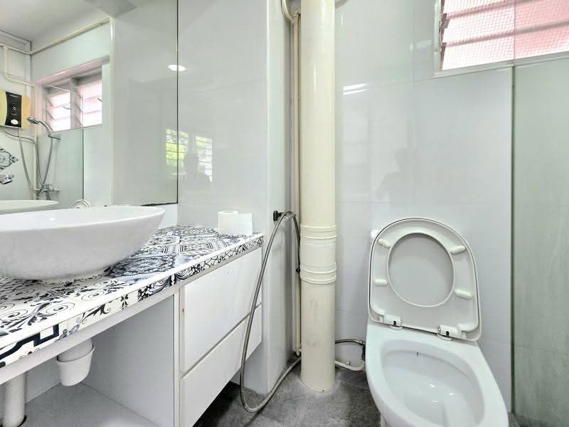 314 Serangoon Avenue 2, 314 Serangoon Avenue 2, Hougang / Punggol / Sengkang, 2 Bedrooms, 1,001 sqft, HDB Flat For Rent, by Shawn Loh, 500290338 - Bathroom - PropertyGuru.com.sg