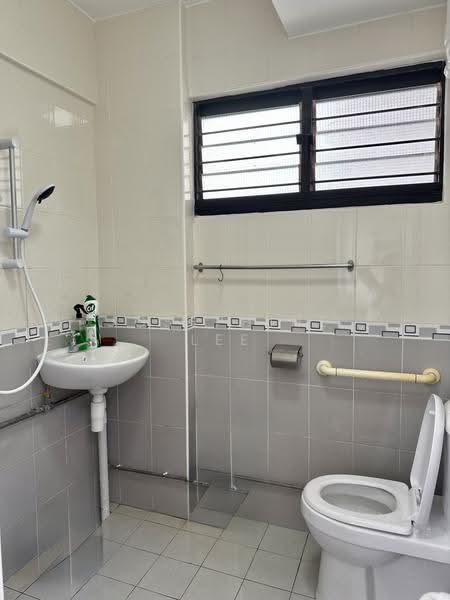 58 Dakota Crescent, 58 Dakota Crescent, Eunos / Geylang / Paya Lebar, 2 Bedrooms, 796 sqft, HDB Flat For Rent, by Josephine Lee, 500290342 - Common Bathroom - PropertyGuru.com.sg