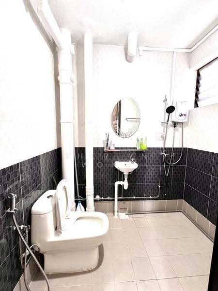 37 Telok Blangah Rise, 37 Telok Blangah Rise, Harbourfront / Telok Blangah, 3 Bedrooms, 1,259 sqft, HDB Flat For Sale, by Sherlyn Wong, 500290346 - Bathroom - PropertyGuru.com.sg