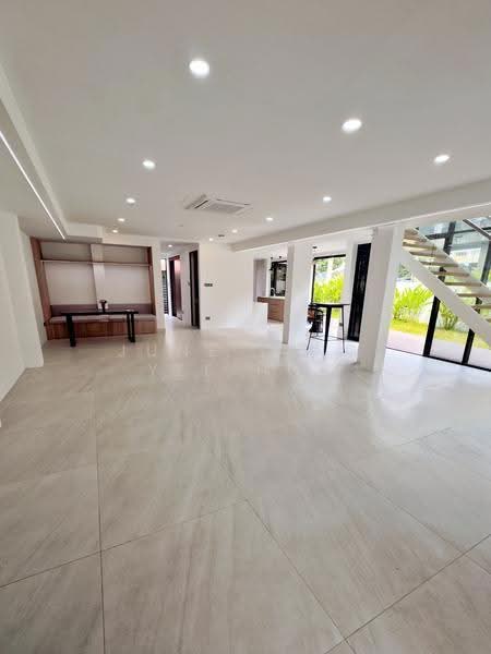 Opera Estate, JALAN TERANG BULAN, Bedok / Upper East Coast, 6 Bedrooms, 3,195 sqft, Corner Terrace For Sale, by June Leng Yee Hoe, 500290347 - Living Room - PropertyGuru.com.sg