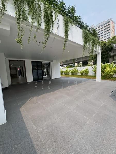 Opera Estate, JALAN TERANG BULAN, Bedok / Upper East Coast, 6 Bedrooms, 3,195 sqft, Corner Terrace For Sale, by June Leng Yee Hoe, 500290347 - Car Porch - PropertyGuru.com.sg
