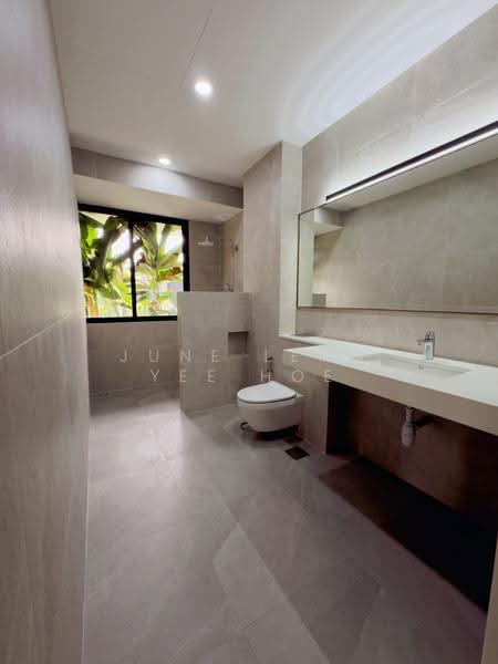 Opera Estate, JALAN TERANG BULAN, Bedok / Upper East Coast, 6 Bedrooms, 3,195 sqft, Corner Terrace For Sale, by June Leng Yee Hoe, 500290347 - Master Bathroom - PropertyGuru.com.sg
