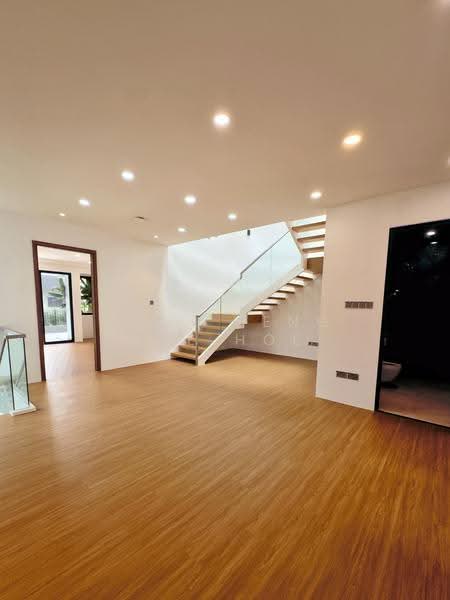 Opera Estate, JALAN TERANG BULAN, Bedok / Upper East Coast, 6 Bedrooms, 3,195 sqft, Corner Terrace For Sale, by June Leng Yee Hoe, 500290347 - Loft - PropertyGuru.com.sg