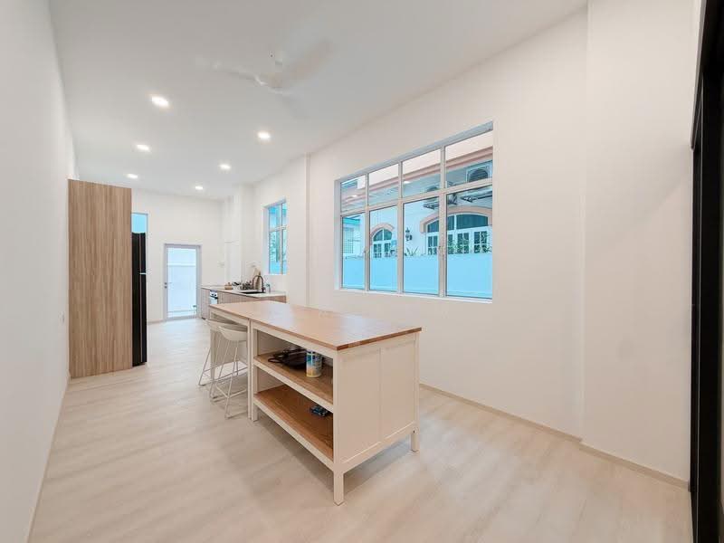 District 15 Newly Renovated Semi-D for Rent, East Coast / Marine Parade, 5 Bedrooms, 5,570 sqft, Semi-Detached House For Rent, by Jax Lim, 500290357 - PropertyGuru.com.sg
