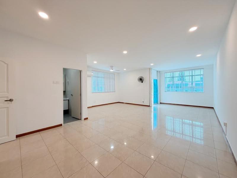 District 15 Newly Renovated Semi-D for Rent, East Coast / Marine Parade, 5 Bedrooms, 5,570 sqft, Semi-Detached House For Rent, by Jax Lim, 500290357 - PropertyGuru.com.sg