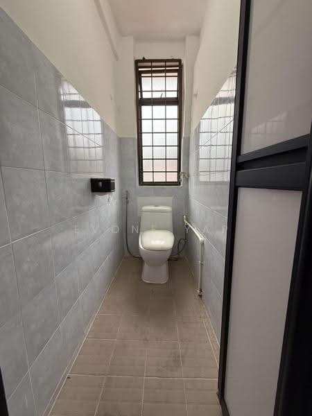 Serangoon Garden Way, Serangoon Garden Estate 559971, Hougang / Punggol / Sengkang, 1,400 sqft, Other Retail For Rent, by Evone Yap, 500290375 - Bathroom - CommercialGuru.com.sg
