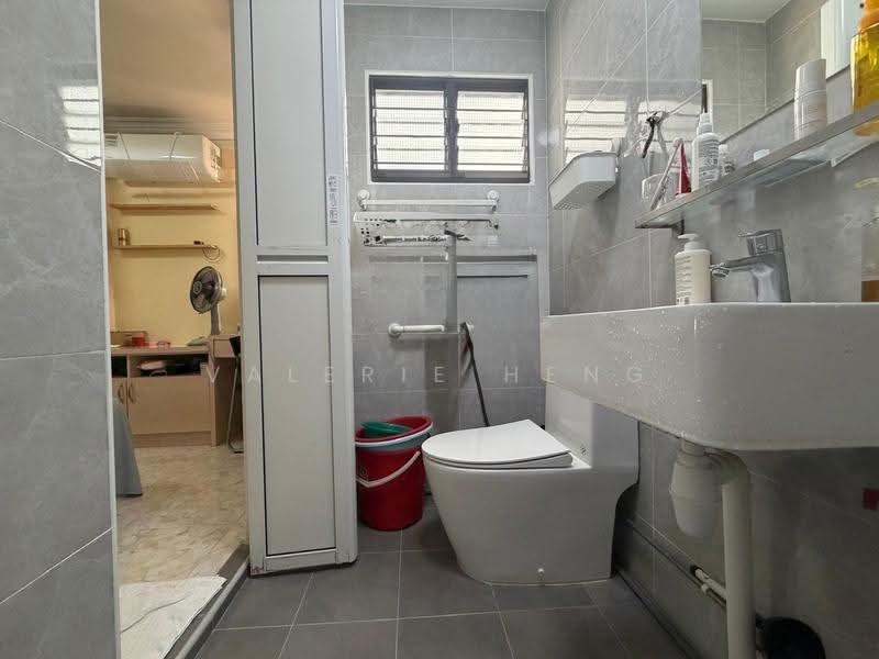138 Simei Street 1, 138 Simei Street 1, Pasir Ris / Tampines, 3 Bedrooms, 947 sqft, HDB Flat For Sale, by Valerie Heng, 500290392 - Bathroom - PropertyGuru.com.sg