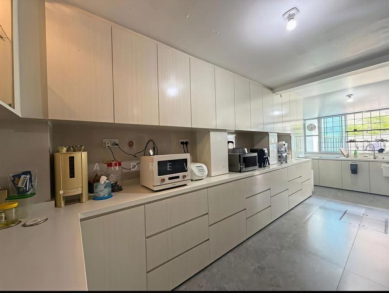 Meragi Close, Jalan Pelatok, Meragi Road, Upper Changi road, Bedok / Upper East Coast, 7 Bedrooms, 3,750 sqft, Terraced House For Sale, by Andrew Chua, 500290407 - Kitchen - PropertyGuru.com.sg