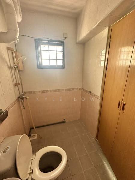 62 Teban Gardens Road, 62 Teban Gardens Road, Boon Lay / Jurong / Tuas, Room Rental, 100 sqft, HDB Flat For Rent, by Kyle Low, 500290411 - Bathroom - PropertyGuru.com.sg