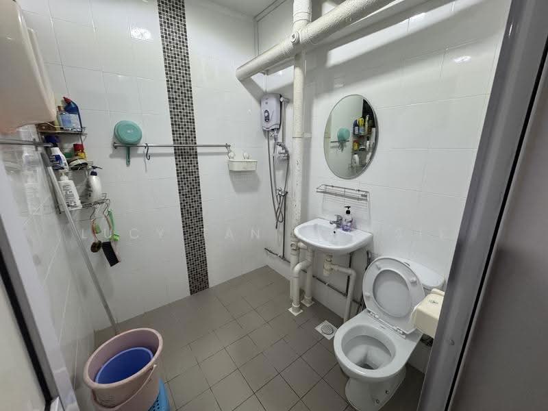 162 Bukit Batok Street 11, 162 Bukit Batok Street 11, Dairy Farm / Bukit Panjang / Choa Chu Kang, 3 Bedrooms, 1,119 sqft, HDB Flat For Sale, by Lucy Tan Loo Sie, 500290422 - Bathroom - PropertyGuru.com.sg