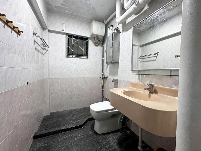 771 Bedok Reservoir View, 771 Bedok Reservoir View, Bedok / Upper East Coast, 3 Bedrooms, 1,130 sqft, HDB Flat For Sale, by Ahmad Faruuq, 500290439 - Bathroom - PropertyGuru.com.sg
