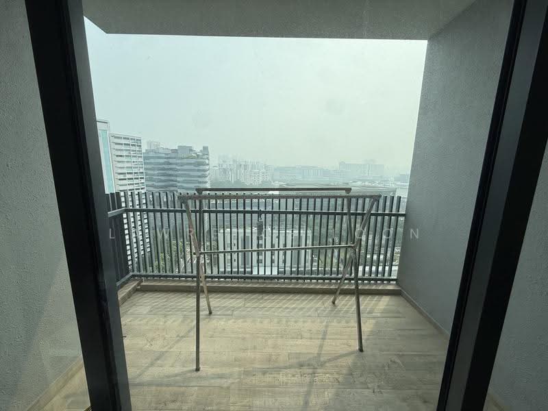 J Gateway, Boon Lay / Jurong / Tuas, 3 Bedrooms, 893 sqft, Condominium For Rent, by Lawrence Loon, 500290445 - Balcony - PropertyGuru.com.sg