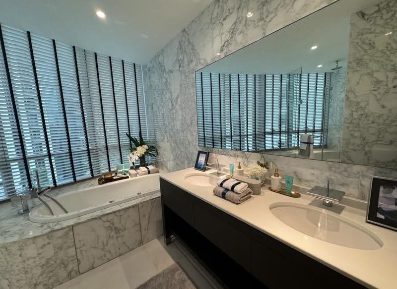 Cliveden at Grange, 100 Grange Road, Tanglin / Holland / Bukit Timah, 4 Bedrooms, 2,842 sqft, Condominium For Sale, by Angela Pai, 500290457 - Bathroom - PropertyGuru.com.sg