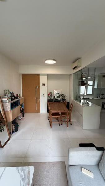 RV Residences, 467 River Valley Road, Tanglin / Holland / Bukit Timah, 3 Bedrooms, 850 sqft, Condominium For Rent, by James Shea, 500290470 - Living Room - PropertyGuru.com.sg