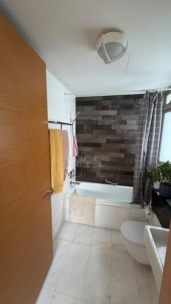 RV Residences, 467 River Valley Road, Tanglin / Holland / Bukit Timah, 3 Bedrooms, 850 sqft, Condominium For Rent, by James Shea, 500290470 - Bathroom - PropertyGuru.com.sg