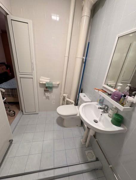 436 Tampines Street 43, 436 Tampines Street 43, Pasir Ris / Tampines, 2 Bedrooms, 797 sqft, HDB Flat For Rent, by Andrew Chua, 500290500 - Bathroom - PropertyGuru.com.sg