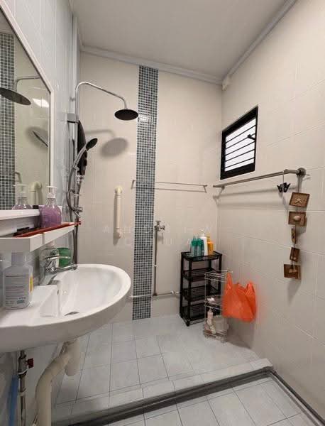436 Tampines Street 43, 436 Tampines Street 43, Pasir Ris / Tampines, 2 Bedrooms, 797 sqft, HDB Flat For Rent, by Andrew Chua, 500290500 - Bathroom - PropertyGuru.com.sg