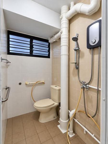 525 Jurong West Street 52, 525 Jurong West Street 52, Boon Lay / Jurong / Tuas, 2 Bedrooms, 721 sqft, HDB Flat For Sale, by Esther Tan, 500290585 - Bathroom - PropertyGuru.com.sg