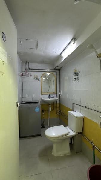 People's Park Complex, 1 Park Road, Boat Quay / Raffles Place / Marina, 6 Bedrooms, 1,119 sqft, Apartment For Sale, by Irene Yeo, 500290588 - Bathroom - PropertyGuru.com.sg