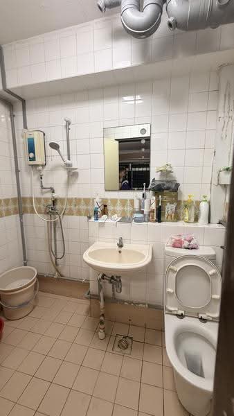 819 Jurong West Street 81, 819 Jurong West Street 81, Boon Lay / Jurong / Tuas, 4 Bedrooms, 1,367 sqft, HDB Flat For Rent, by Shawn Lim, 500290590 - Bathroom - PropertyGuru.com.sg
