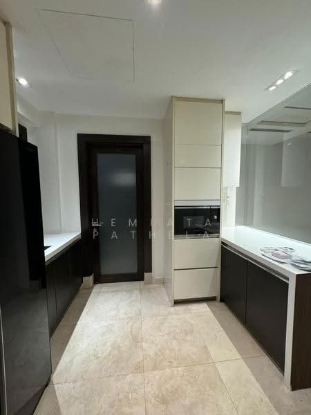 The Greenwood, 205 Greenwood Avenue, Newton / Novena, 5 Bedrooms, 3,025 sqft, Terraced House For Sale, by Hemlata Pathela, 500290595 - Kitchen - PropertyGuru.com.sg