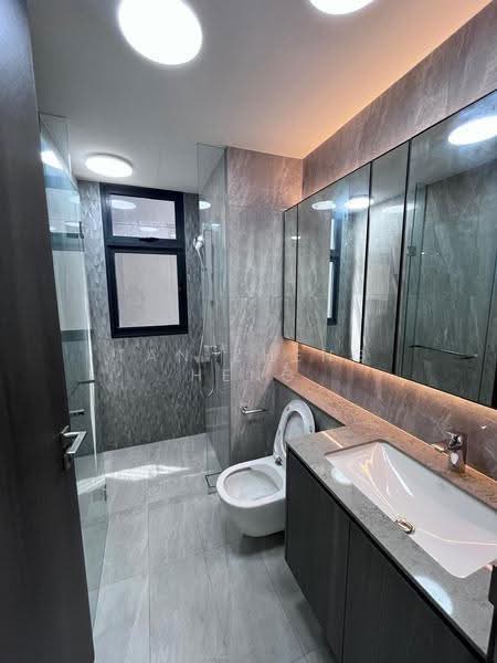Piccadilly Grand, Northumberland Road, Farrer Park / Serangoon Rd, 2 Bedrooms, 678 sqft, Condominium For Rent, by Tan Zheng Heng, 500290613 - Common bath - PropertyGuru.com.sg