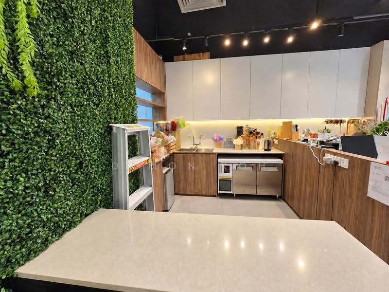 Westgate, 3 Gateway Drive, Boon Lay / Jurong / Tuas, 108 sqft, Mall Shop For Rent, by Damon Koh, 500290629 - Kitchen - CommercialGuru.com.sg