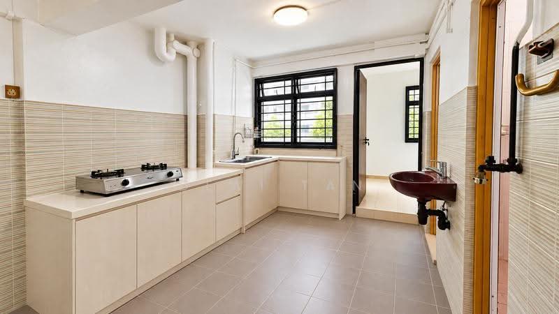 232 Lorong 8 Toa Payoh, 232 Lorong 8 Toa Payoh, Balestier / Toa Payoh, 3 Bedrooms, 700 sqft, HDB Flat For Sale, by Dewi Tan, 500290639 - Kitchen - PropertyGuru.com.sg