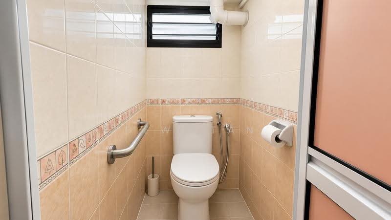 232 Lorong 8 Toa Payoh, 232 Lorong 8 Toa Payoh, Balestier / Toa Payoh, 3 Bedrooms, 700 sqft, HDB Flat For Sale, by Dewi Tan, 500290639 - Bathroom - PropertyGuru.com.sg