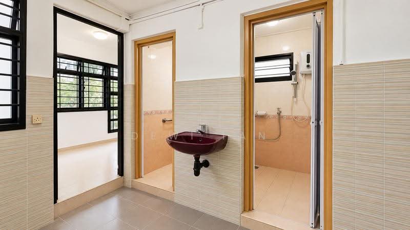 232 Lorong 8 Toa Payoh, 232 Lorong 8 Toa Payoh, Balestier / Toa Payoh, 3 Bedrooms, 700 sqft, HDB Flat For Sale, by Dewi Tan, 500290639 - Bathroom - PropertyGuru.com.sg