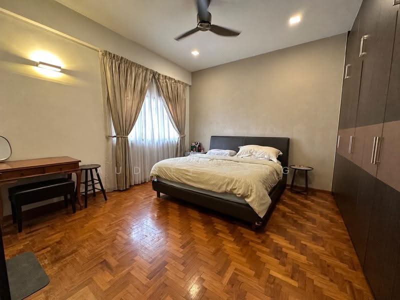 Renovated Inter-Terrace! Walk To Kovan MRT!, Hougang / Punggol / Sengkang, 5 Bedrooms, 2,460 sqft, Terraced House For Sale, by Audrey Wong, 500290648 - Bedroom - PropertyGuru.com.sg
