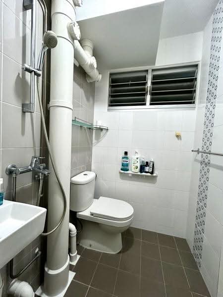 556 Ang Mo Kio Avenue 10, 556 Ang Mo Kio Avenue 10, Ang Mo Kio / Bishan / Thomson, 2 Bedrooms, 731 sqft, HDB Flat For Sale, by Angela Wong LK, 500290665 - Bathroom - PropertyGuru.com.sg