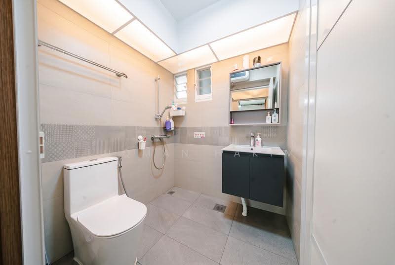 619A Tampines Street 61, 619A Tampines Street 61, Pasir Ris / Tampines, 3 Bedrooms, 1,001 sqft, HDB Flat For Sale, by Luqman Hakim, 500290682 - Bathroom - PropertyGuru.com.sg