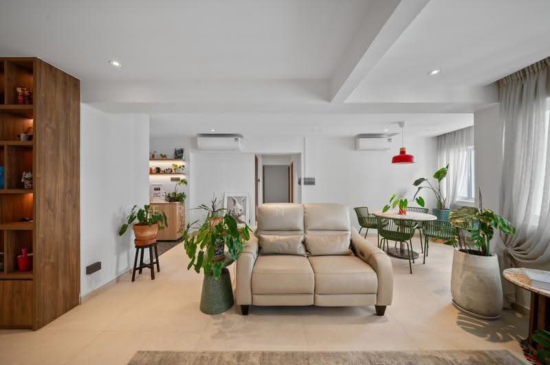 154 Gangsa Road, 154 Gangsa Road, Dairy Farm / Bukit Panjang / Choa Chu Kang, 3 Bedrooms, 1,302 sqft, HDB Flat For Sale, by Germaine Tan, 500290686 - Living Room - PropertyGuru.com.sg