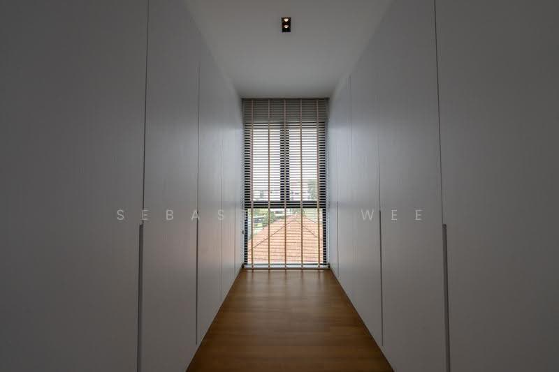 26A Siglap Road, Siglap Road, East Coast / Marine Parade, 5 Bedrooms, 9,280 sqft, Detached House For Sale, by Sebastian Wee, 500290714 - Master Bedroom Walk-in Wardrobe - PropertyGuru.com.sg