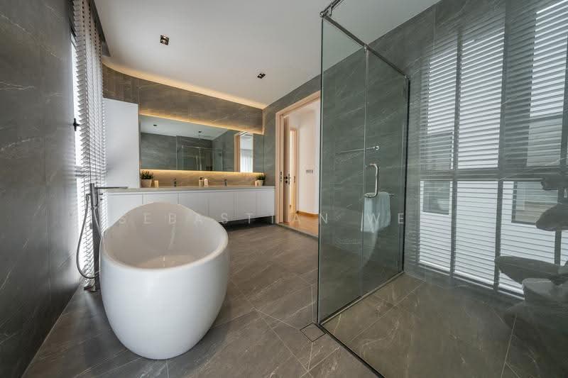 26A Siglap Road, Siglap Road, East Coast / Marine Parade, 5 Bedrooms, 9,280 sqft, Detached House For Sale, by Sebastian Wee, 500290714 - Master Bathroom - PropertyGuru.com.sg