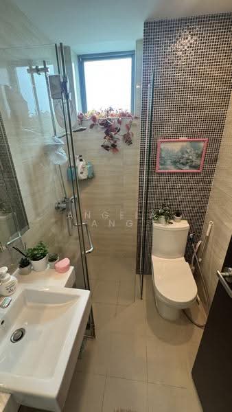 Springdale Condo, 51 Hindhede Walk, Clementi Park / Upper Bukit Timah, 3 Bedrooms, 1,152 sqft, Condominium For Sale, by Angela Ang, 500290715 - Bathroom - PropertyGuru.com.sg