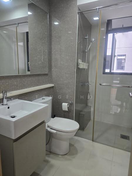 Twin Fountains, 17 Woodlands Avenue 6, Admiralty / Woodlands, 4 Bedrooms, 1,270 sqft, Condominium For Rent, by Tinge Ho, 500290780 - Bathroom - PropertyGuru.com.sg