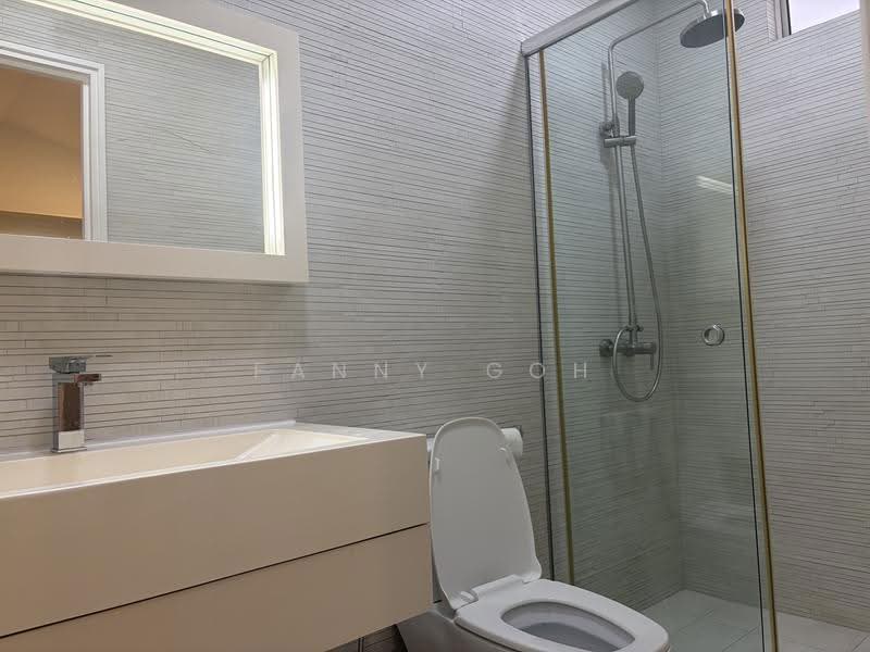 D16 Semi D 5 ensuite bedroom, pool , well kept, 7 schools within 2km!, 5 bedroom ensuite , pool , well kept, Freehold, Semi D, Bedok / Upper East Coast, 5 Bedrooms, 5,000 sqft, Semi-Detached House For Sale, by Fanny Goh, 500290783 - Bathroom - PropertyGuru.com.sg