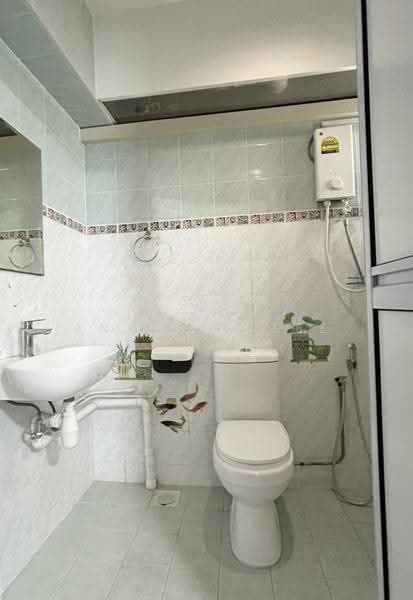 394 Bukit Batok West Avenue 5, 394 Bukit Batok West Avenue 5, Dairy Farm / Bukit Panjang / Choa Chu Kang, Room Rental, 150 sqft, HDB Flat For Rent, by Anthony Lee, 500290792 - Bathroom - PropertyGuru.com.sg