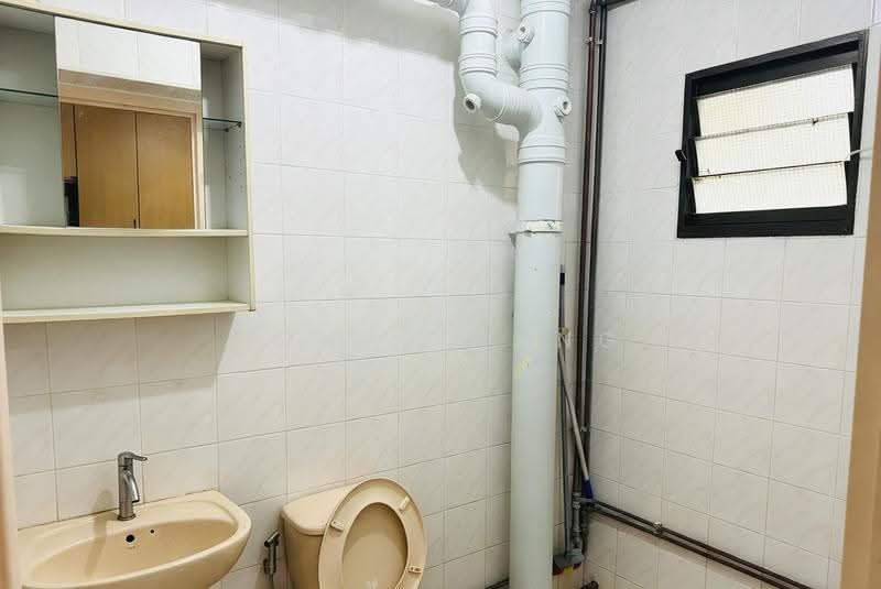320 Sembawang Close, 320 Sembawang Close, Sembawang / Yishun, 3 Bedrooms, 1,302 sqft, HDB Flat For Sale, by Tony Zhang, 500290803 - Bathroom - PropertyGuru.com.sg