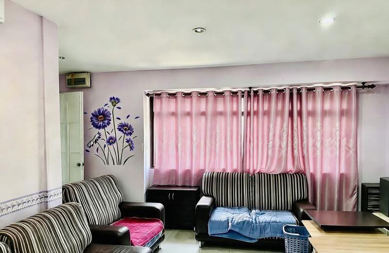 320 Sembawang Close, 320 Sembawang Close, Sembawang / Yishun, 3 Bedrooms, 1,302 sqft, HDB Flat For Sale, by Tony Zhang, 500290803 - Living Room - PropertyGuru.com.sg