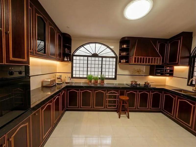 546726, Poh Huat Road, Hougang / Punggol / Sengkang, 4 Bedrooms, 2,500 sqft, Semi-Detached House For Sale, by Hazel Kwek, 500290830 - Kitchen - PropertyGuru.com.sg