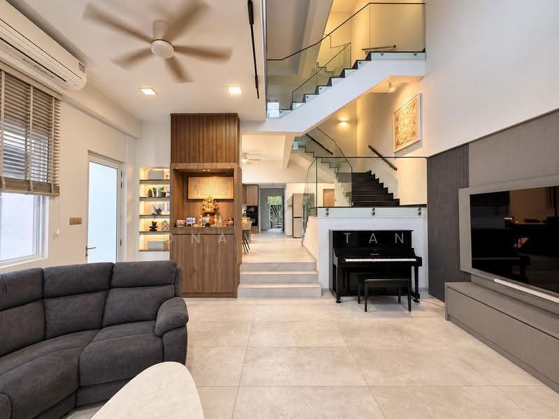 Loyang Villas, Loyang Rise, Changi Airport / Changi Village, 4 Bedrooms, 2,152 sqft, Corner Terrace For Sale, by Donavan Tan, 500290832 - Living Room - PropertyGuru.com.sg