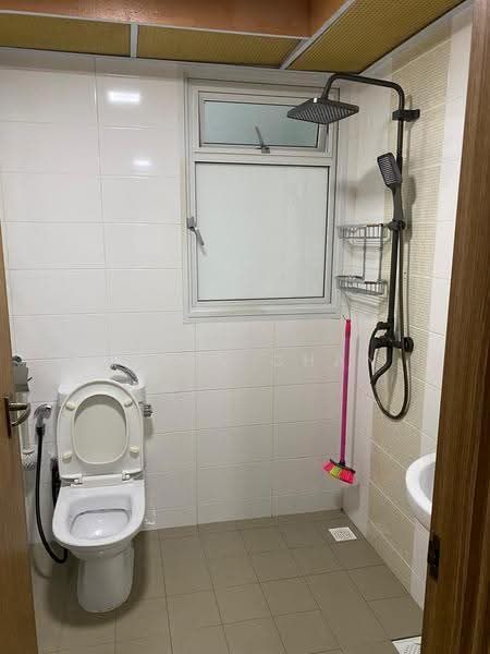 450B Bukit Batok West Avenue 6, 450B Bukit Batok West Avenue 6, Dairy Farm / Bukit Panjang / Choa Chu Kang, 2 Bedrooms, 786 sqft, HDB Flat For Rent, by Agnes Chan, 500290842 - Bathroom - PropertyGuru.com.sg