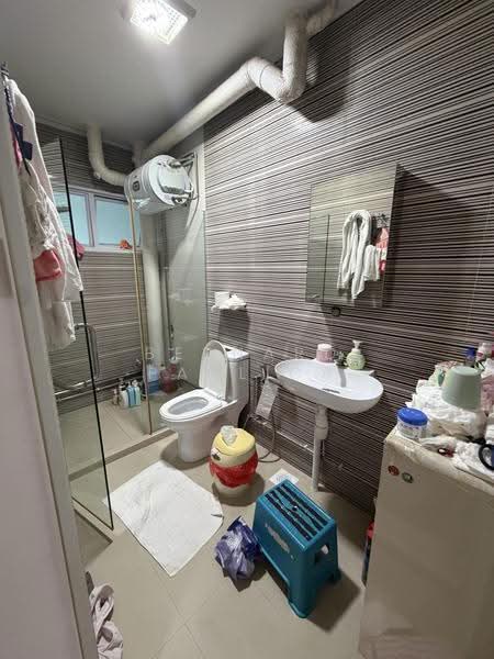 406 Yishun Avenue 6, 406 Yishun Avenue 6, Sembawang / Yishun, 4 Bedrooms, 1,593 sqft, HDB Flat For Sale, by Bernard Pavlica, 500290846 - Bathroom - PropertyGuru.com.sg